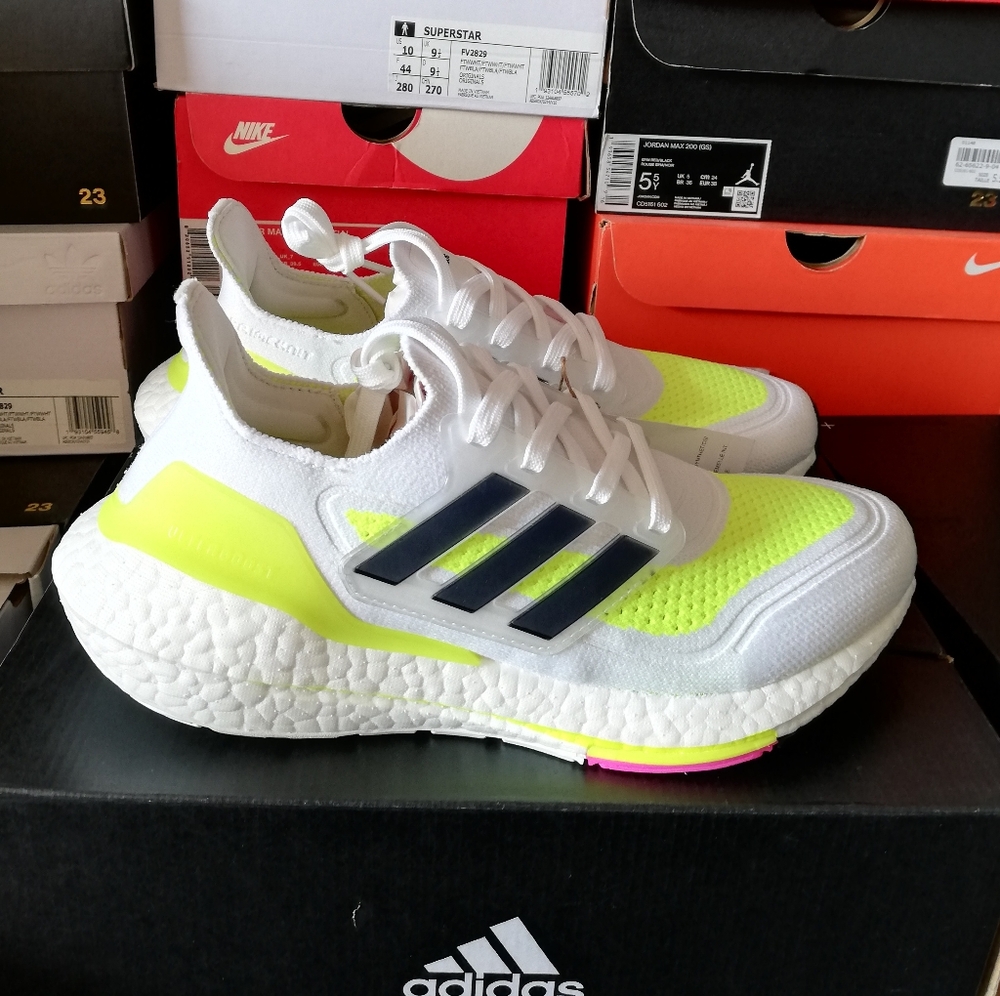 ADIDAS ULTRABOOST 21 WOMEN'S US SIZE 7 BRAND NEW IN BOX